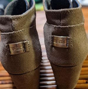 Toms suede wedge booties